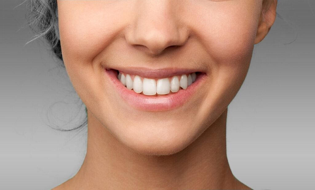 Dentaduras postizas modernas: comodidad, confianza y una sonrisa natural