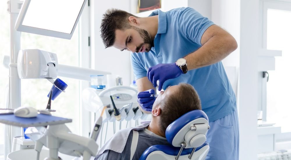 Detrás De La Máscara: Revelando El Arte Del Dentista